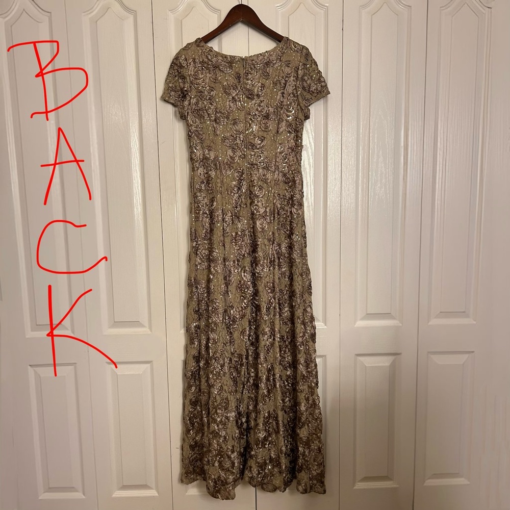 ALEX EVENINGS Bronze Sequin Floral Lace Ribbon Rosette Short Sleeve Gown - Picture 4 of 12